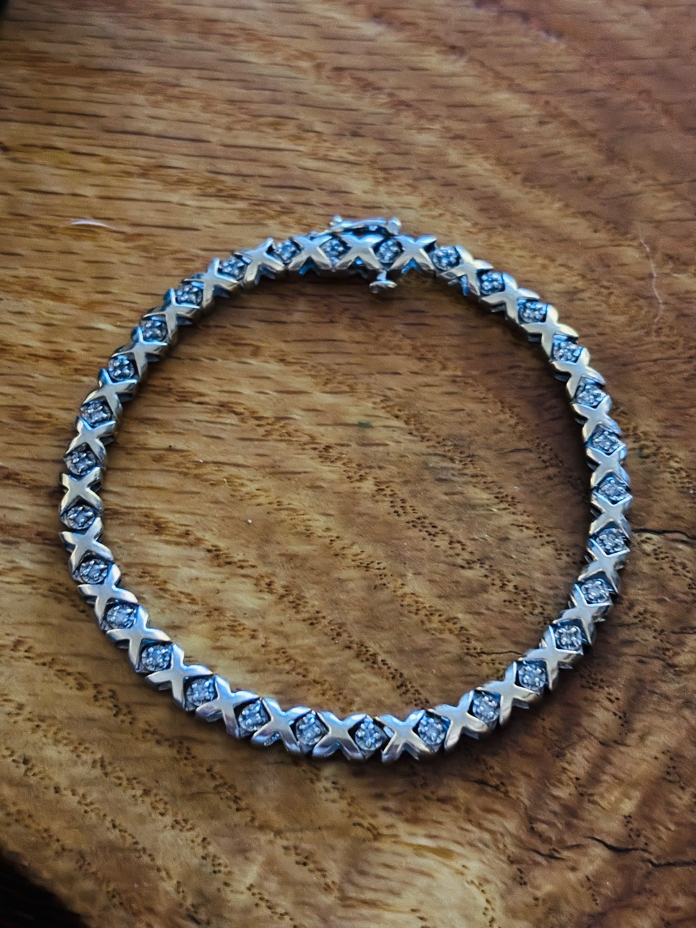 10k white gold 7.94g total, approx 1 carat diamond weight. Very gently worn.